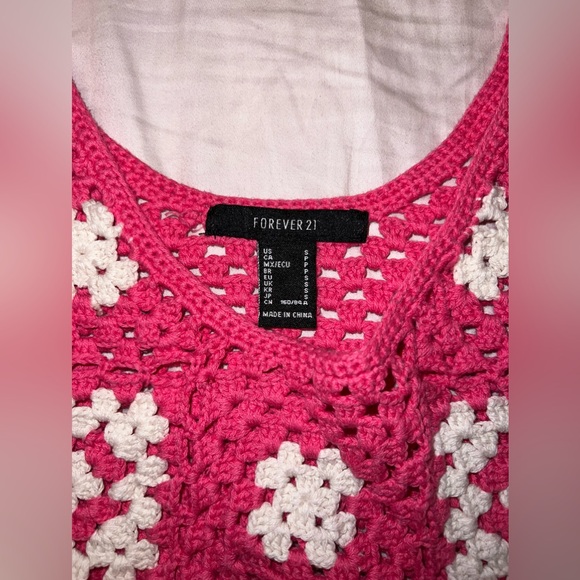 Forever 21 EUC crochet short sleeve crop top - Picture 4 of 6